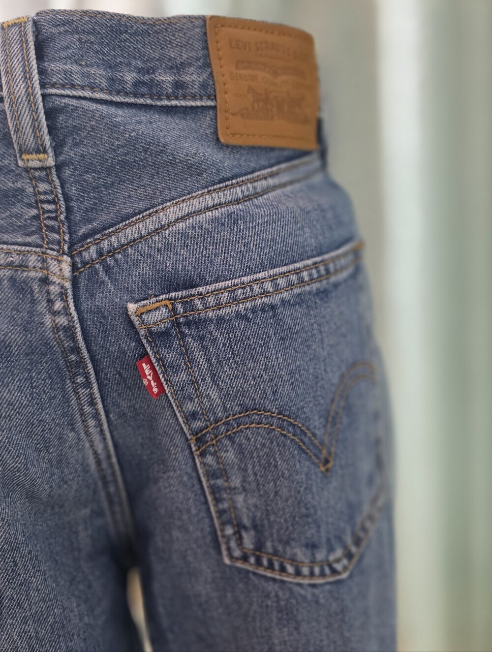 Levi’s Premium Ribcage Wide Leg Jeans Size 26 Light Wash - Picture 7 of 13